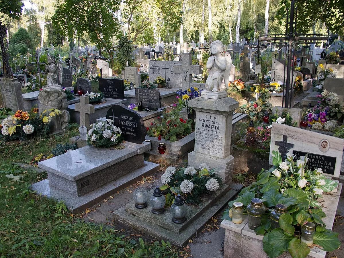 Cmentarz w Pruszkowie Gąsin: Historia nekropolii z duszą. Informacje