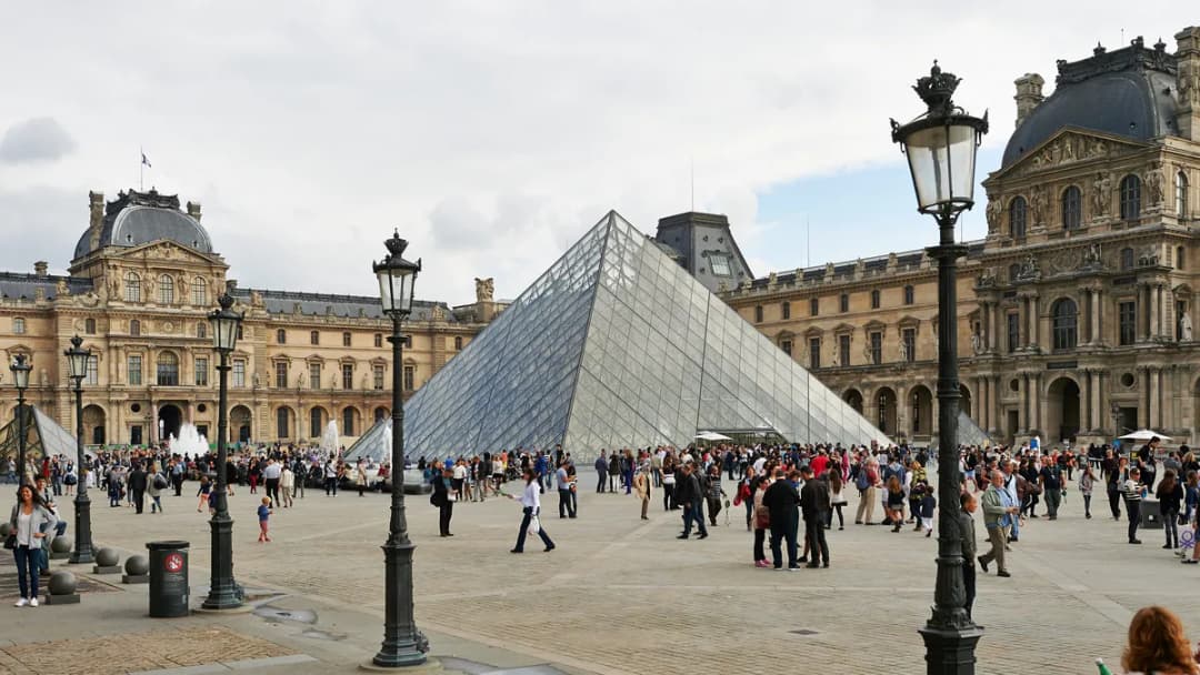 Muzea w filmach: Skarbnice kultury czy nudne instytucje?