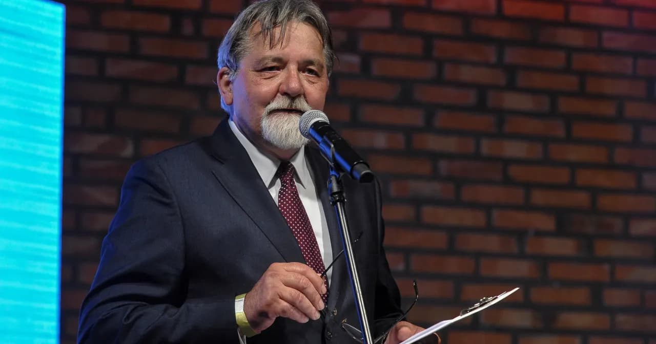 Jacek Tomaszewski: Kim jest tajemniczy imiennik? Biografia i życiorys